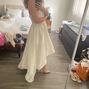 STRAPLESS WEDDING DRESS